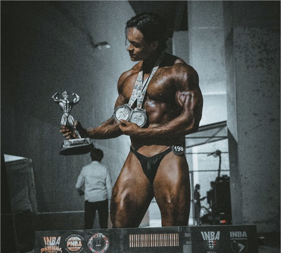 Carlo Gómez, coach de fuerza, hipertrofia y preparación natural